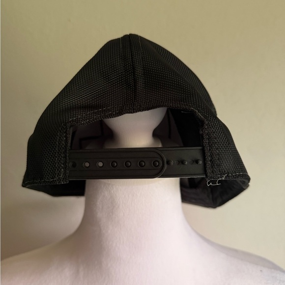 Unisex BioWorld OSFM Marvel Deadpool Red/Black SnapBack Hat - Picture 2 of 5